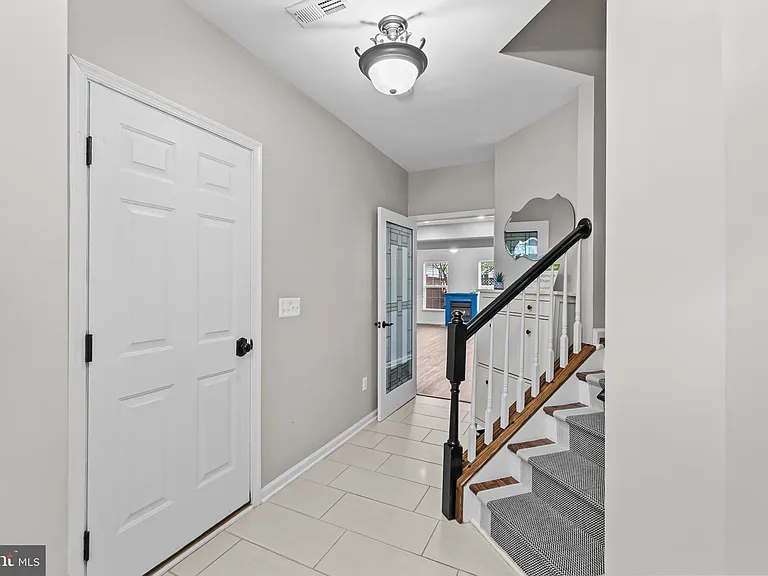 5011 Waple Ln — Photo 4