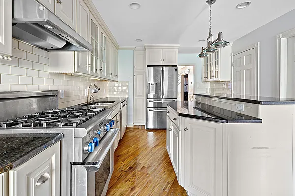 Rented by Compass | media 19