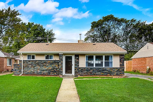 1374 Freeland Ave photo 1