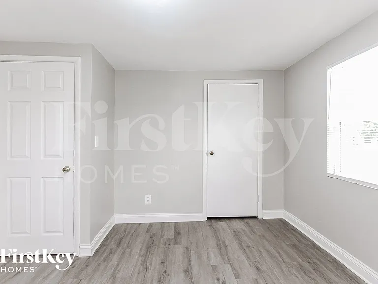 1153 S Chester Ave — Photo 11