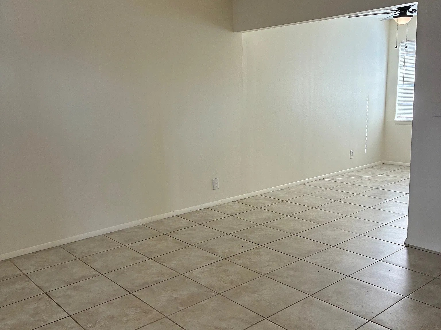 2 bed, 1.5 bath, 994 sqft, $1,100 — Photo 2