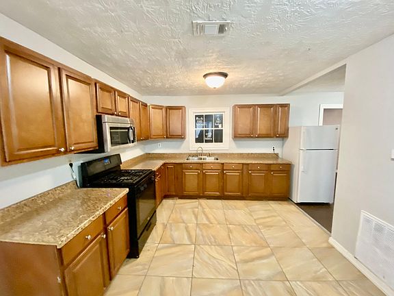 3rd image of 2246 1st St
