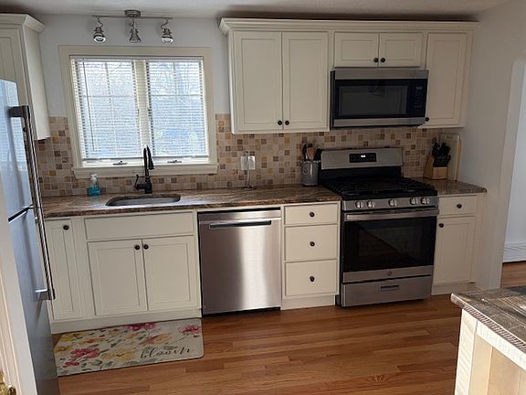 5th image of 1105 Sandwich Rd