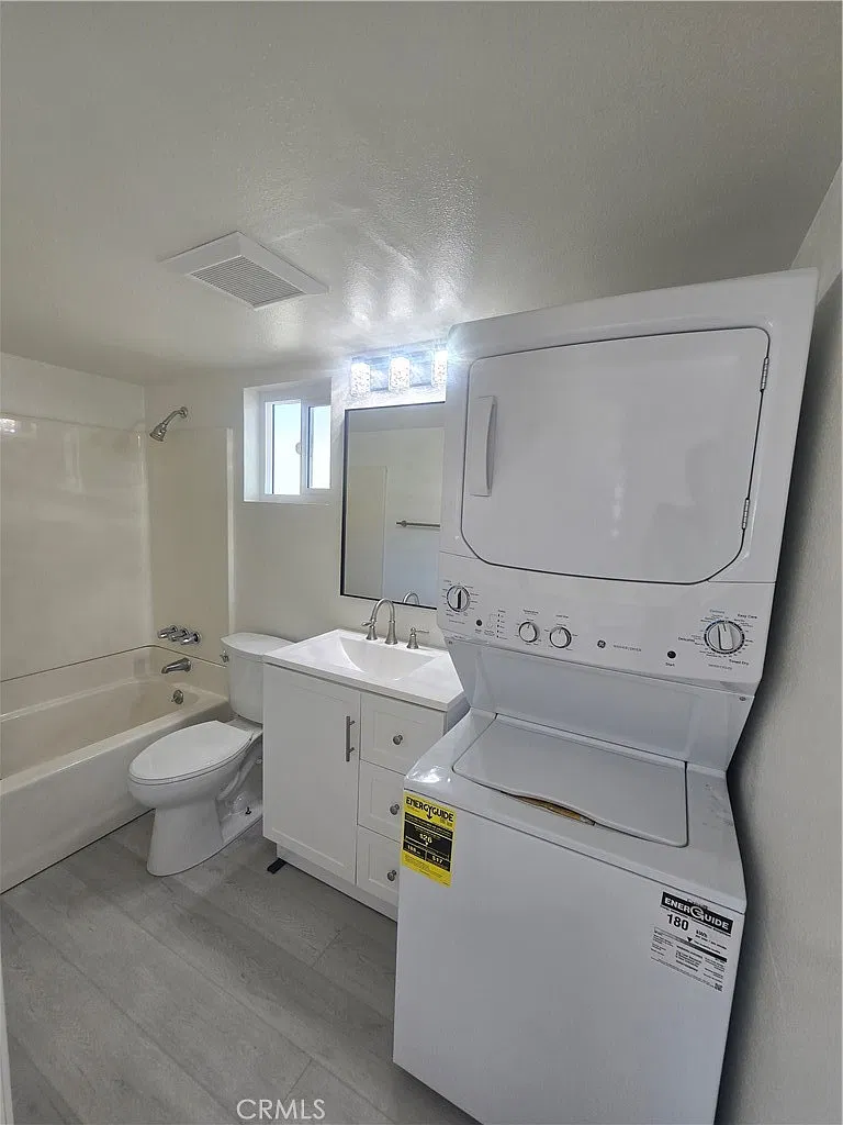 Studio, 400 sqft, $1,875 — Photo 2