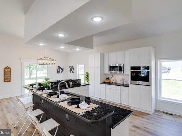 198 E Kingston Park Ln, Middle River, MD 21220