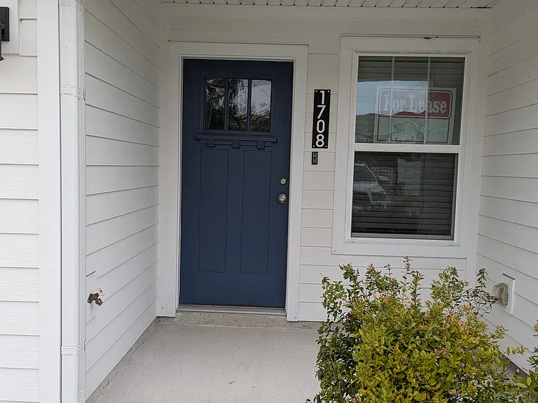 1708 Cocoanut Dr — Photo 2