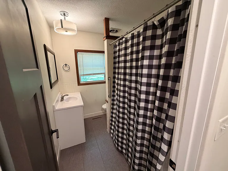 318 N Park St — Photo 25
