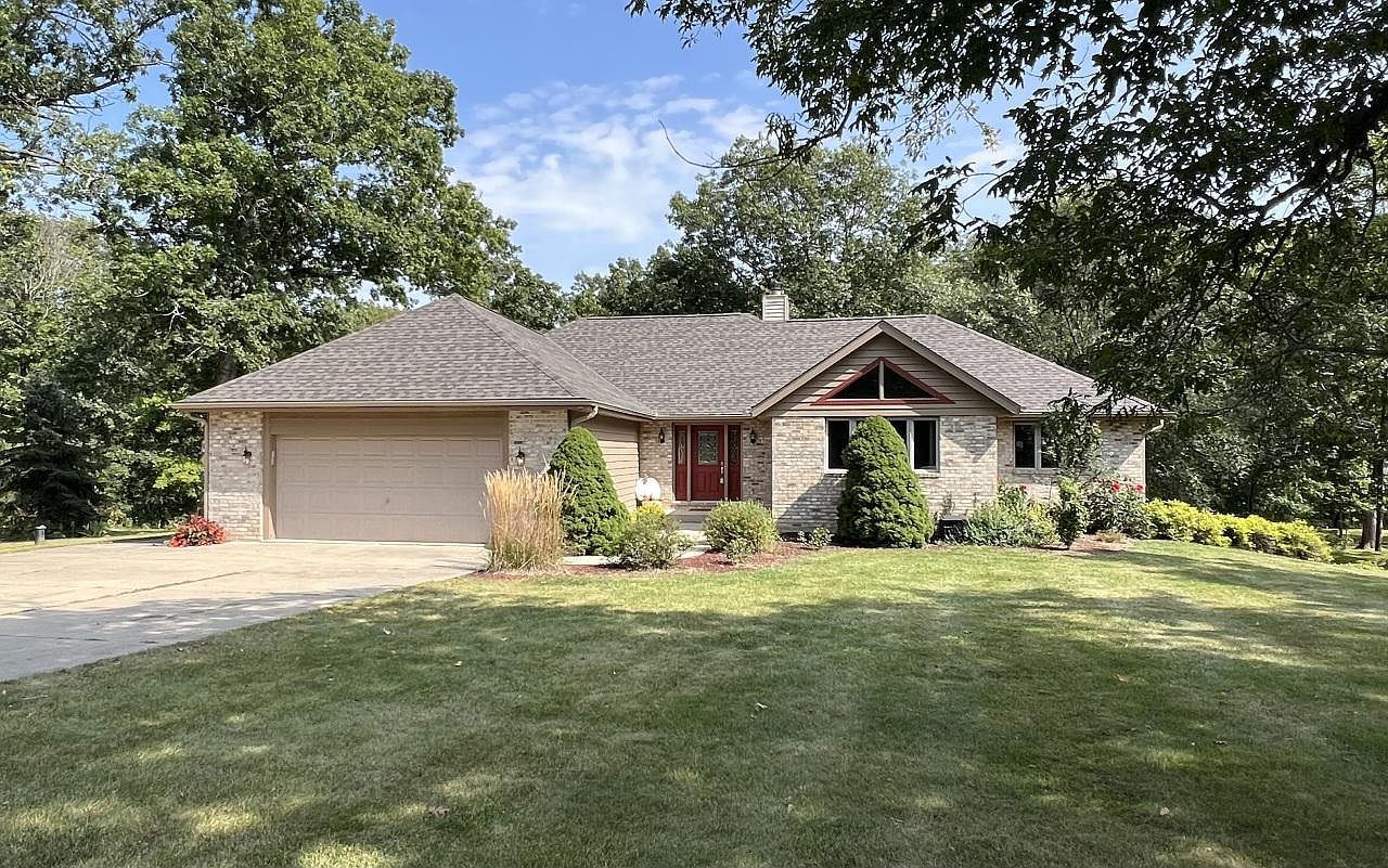 W257S10620 Horseshoe LANE, Mukwonago, WI 53149 | Zillow