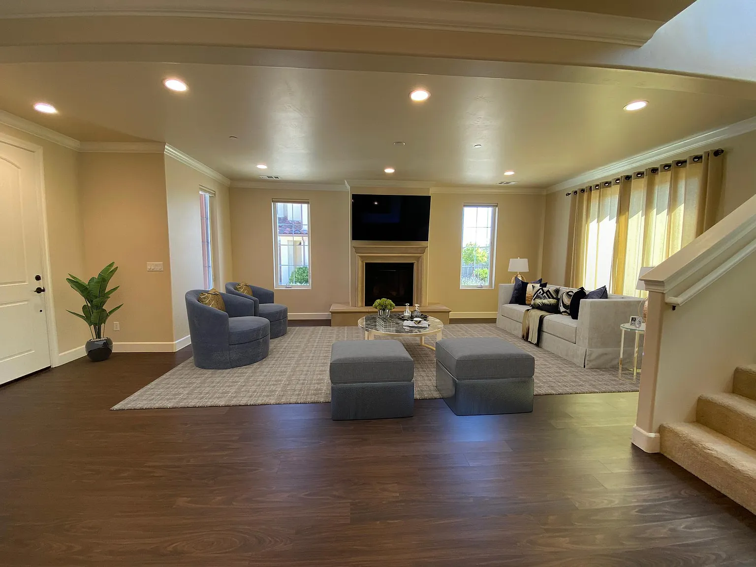 3 bed, 2.5 bath, 1925 sqft, $4,400 — Photo 4