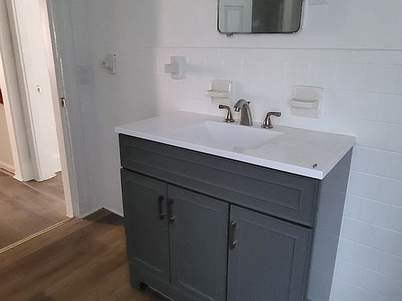 2nd image of 13-15 Greystone Ave