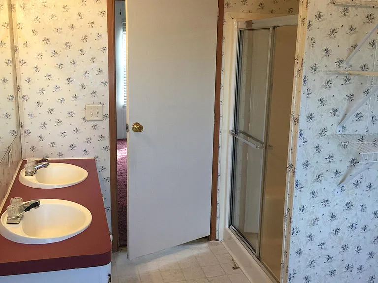 637 Colonial Dr — Photo 8