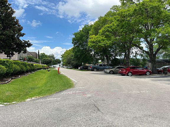 4th image of 2820 Bering Dr