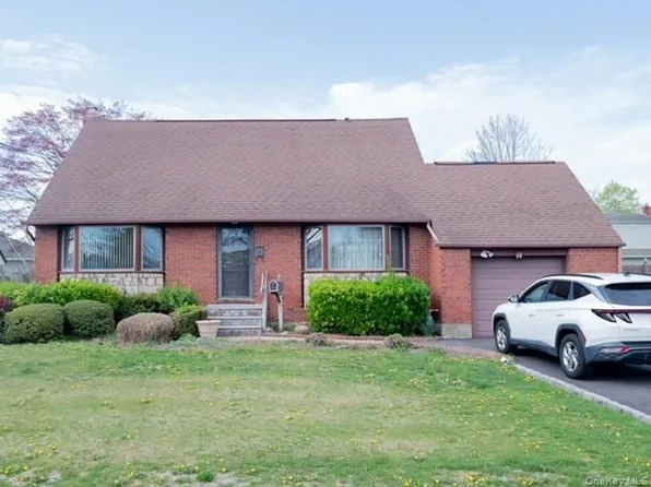 9 Goshen Street, Deer Park, NY 11729