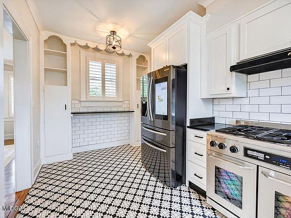 3rd image of 3260 Vista Cir