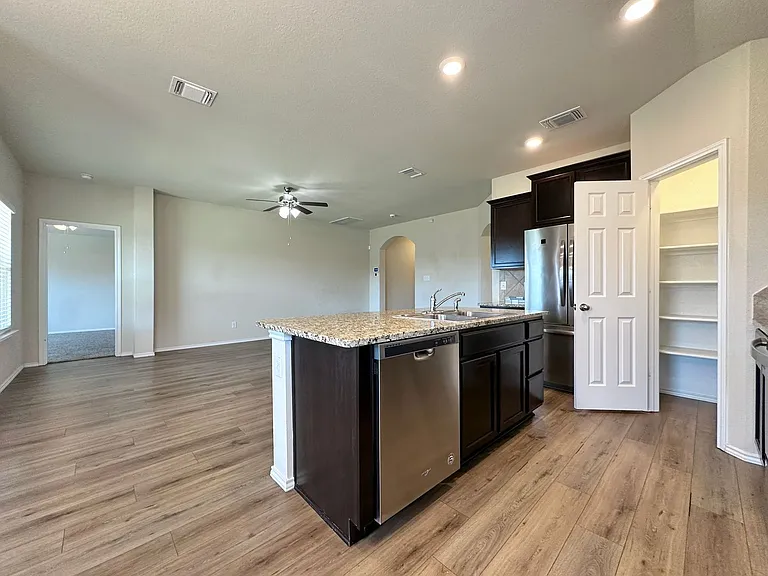 300 Danielle Dr — Photo 13