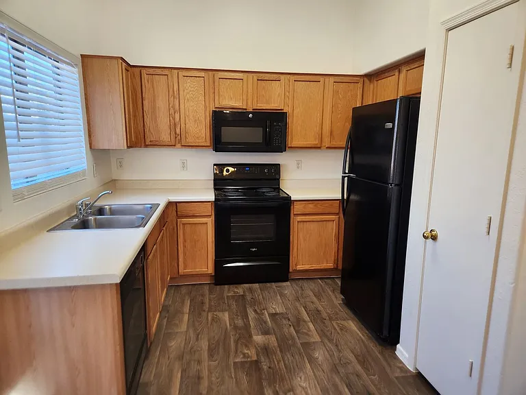 12574 W Lisbon Ln — Photo 6