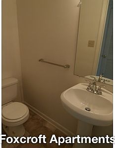 3rd image of 1007 Foxcroft Ln APT 2