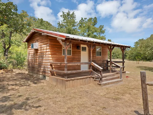 415 Southwood St, Bowie, TX 76230