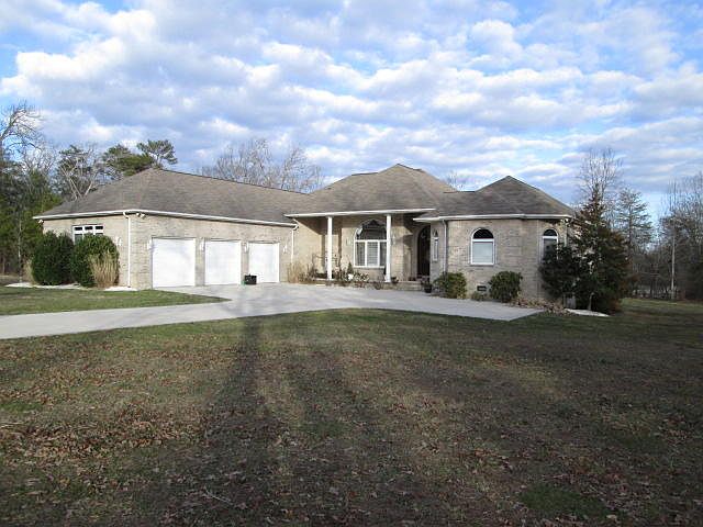 1st image of 300 Clarington Park Dr