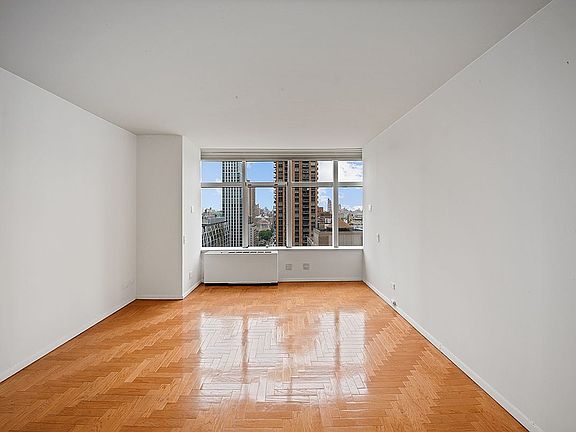 4th image of 160 W 66th St APT 25B