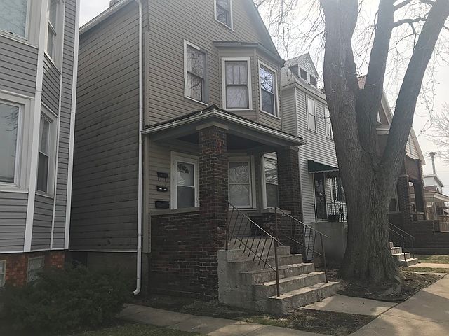 2nd image of 8245 S Escanaba Ave