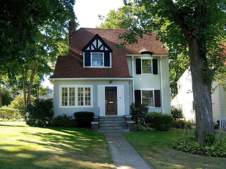 Larchmont Gardens colonial