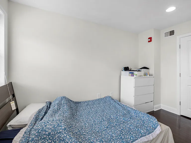 2046 Fitzwater St #2 — Photo 12