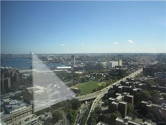 Rented by R New York | media 9