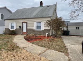 72 Barnyard Ln, Levittown, NY 11756