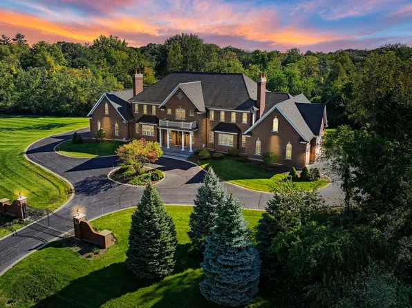 3 Roundstone Ln, Barrington Hills, IL 60010