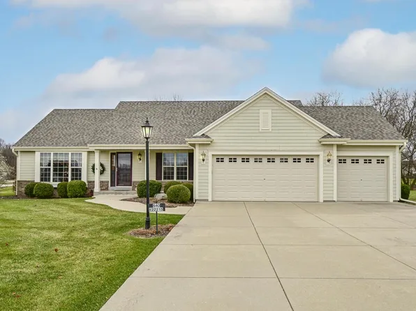 S40W22215 Rolling Oaks TERRACE, Waukesha, WI 53189