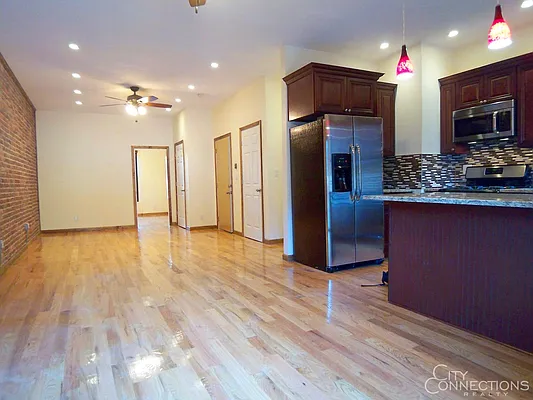 Rented by City Connections Realty | media 2