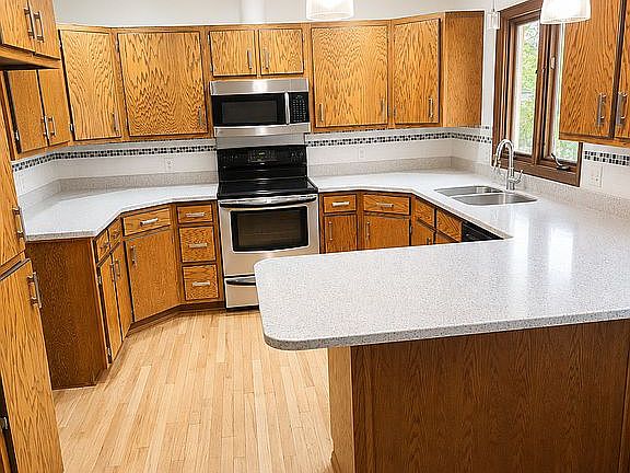 4th image of 915 Moose Dr