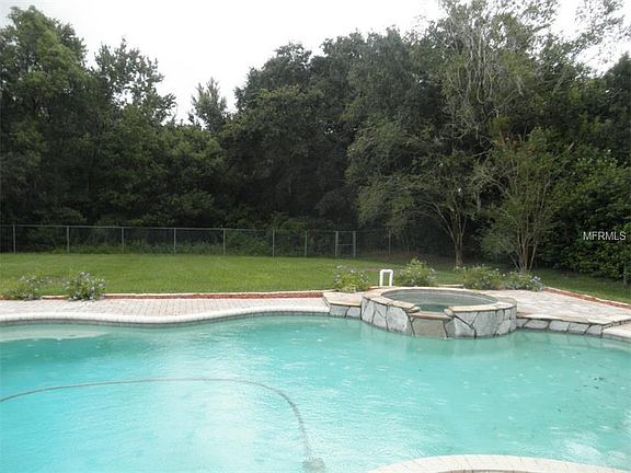 4th image of 901 Hollyshore Dr