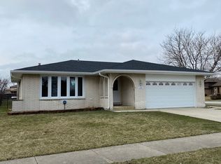 704 Old Meadow Rd, Matteson, IL 60443