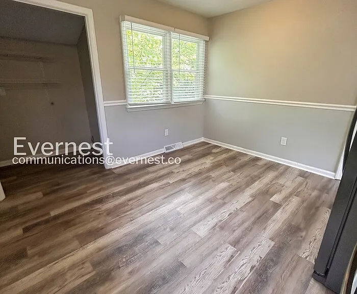 1676 Guilford Dr — Photo 3