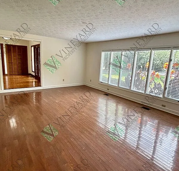 115 Nesbit Ferry Pl — Photo 7