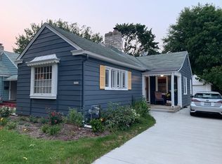 1022 E Henry Clay St, Whitefish Bay, WI 53217