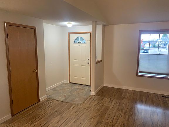 4th image of 1704 SE 170th Ave
