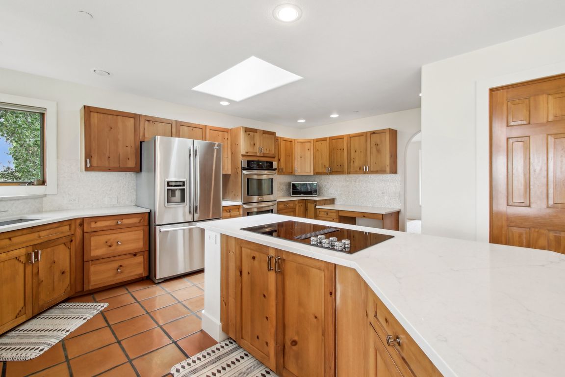 Crestview Ln-3005-029.jpg