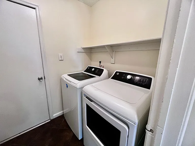 1611 Slidell Ln — Photo 12