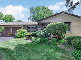 931 Lonsdale Rd, Elk Grove Village, IL 60007