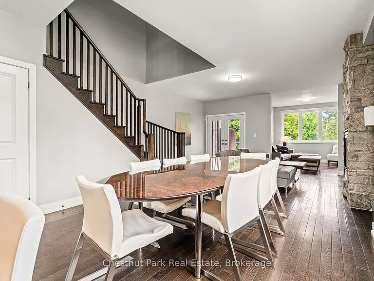 65 Rockmount Cres — Photo 8