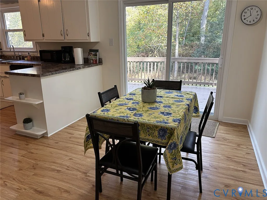 3 bed, 2.0 bath, 1352 sqft, $3,100 — Photo 4