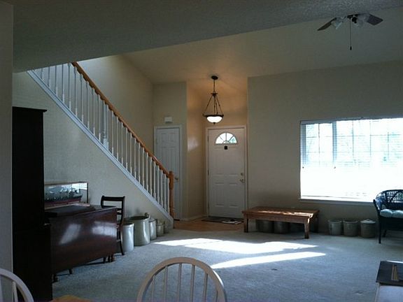 2nd image of 4807 Siskiyou Loop SE