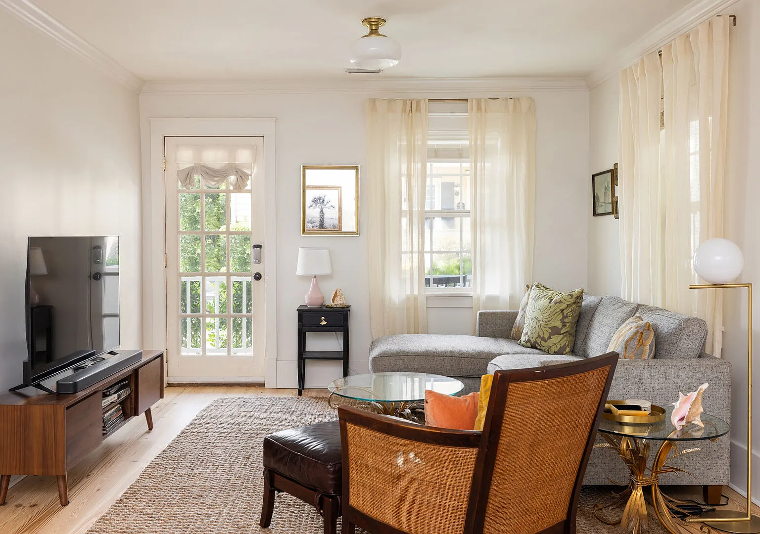2 bed, 816 sqft, $3,600 — Photo 1
