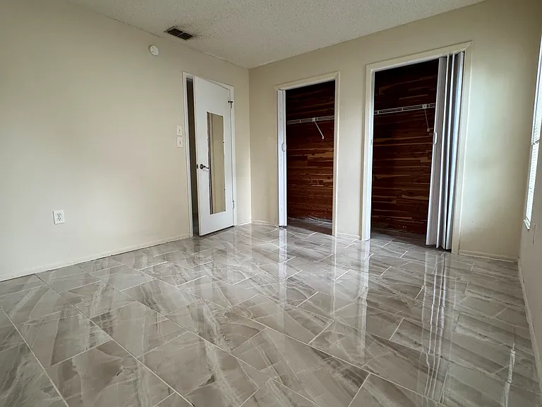 9945 Woodridge Ct — Photo 16