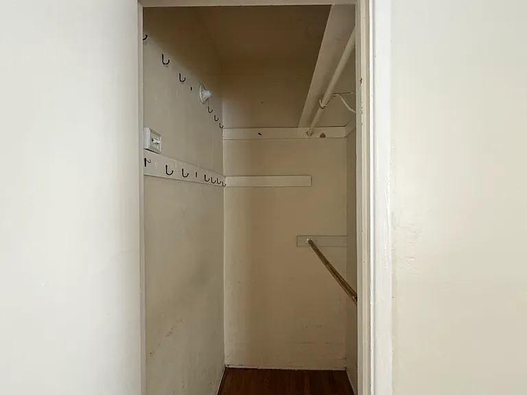 3863-67 Franklin Ave #3865 — Photo 15