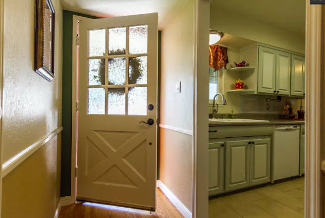 4 bed, 2.5 bath, 1678 sqft, $6,150 — Photo 3