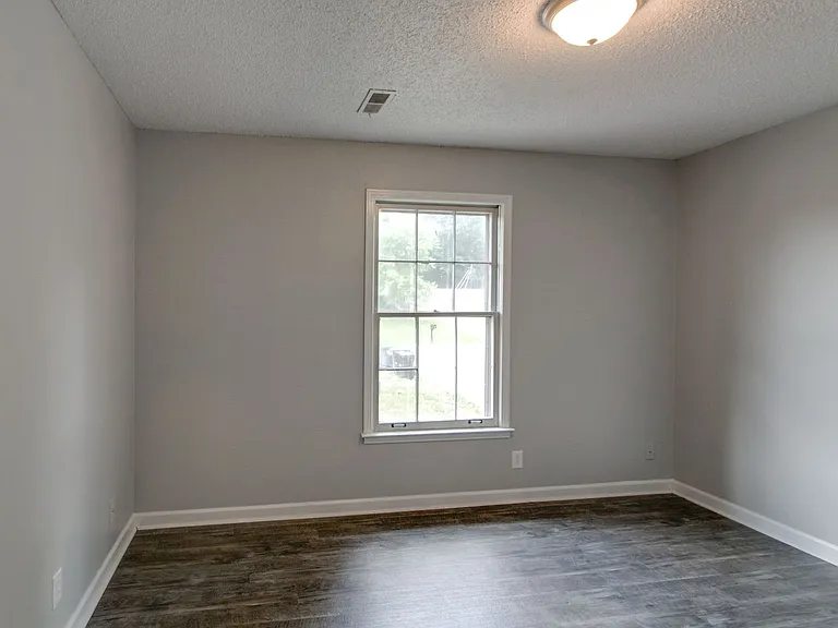 Bennett Dr - 103 — Photo 11